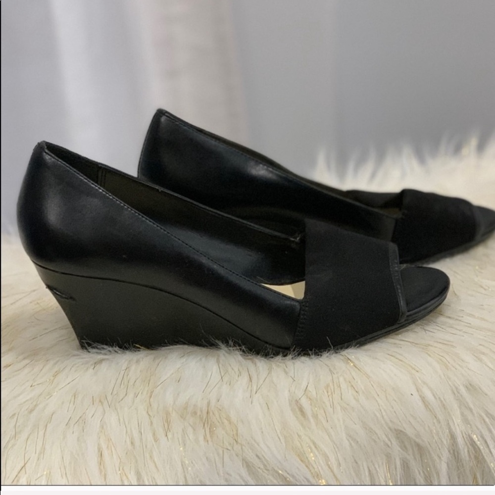 Ellen Tracy Rhyme black peeptoe shoe 7.5M